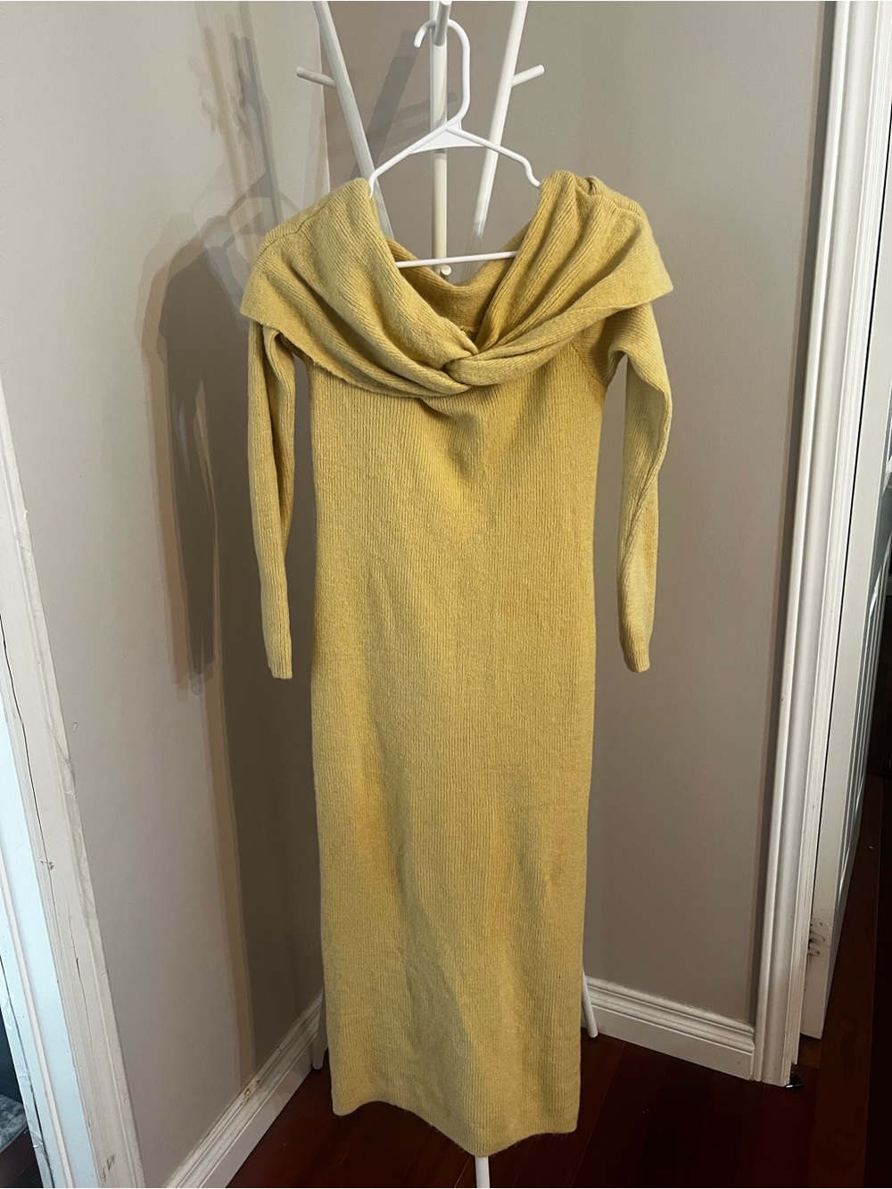 H&M Off-Shoulder Twist Knit Dress in Pale Yellow - Picture 3 of 6